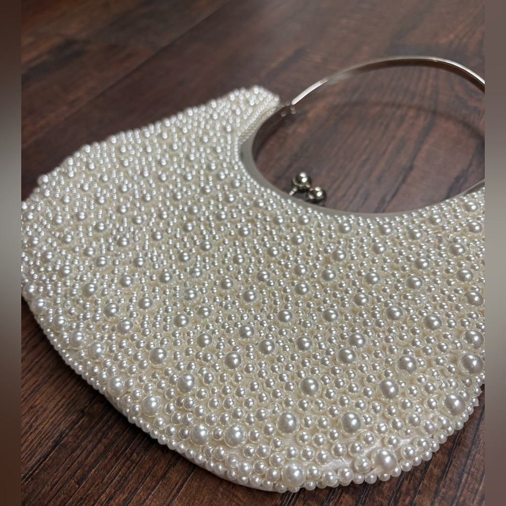 Elegant Cream Pearl Embellished Women's HandBag - Picture 2 of 10